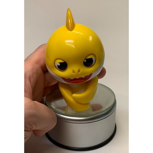 Fingerlings Baby Shark Yellow Works Great & Super Cute Listing whole Collection! - Picture 1 of 2